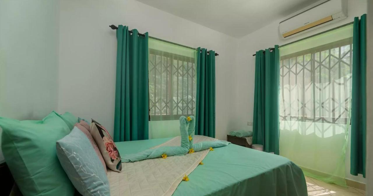 Appartamento Chez Benoit Self Catering Victoria Esterno foto