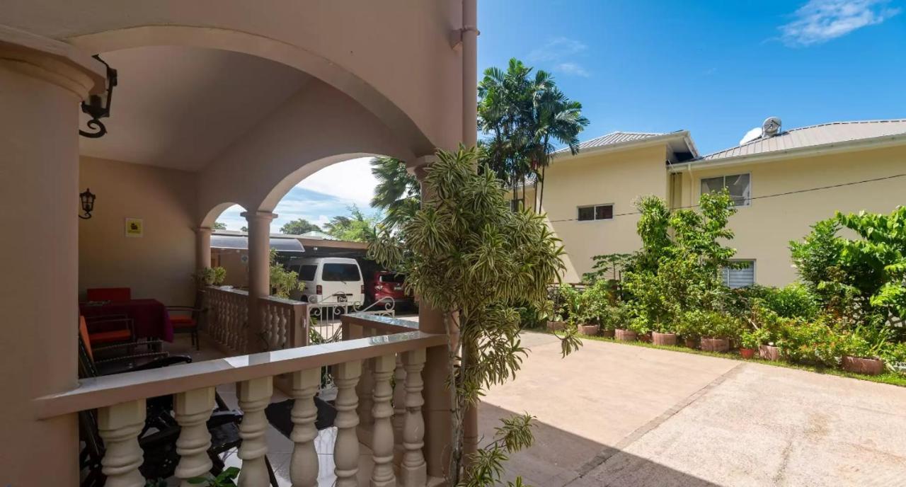 Appartamento Chez Benoit Self Catering Victoria Esterno foto
