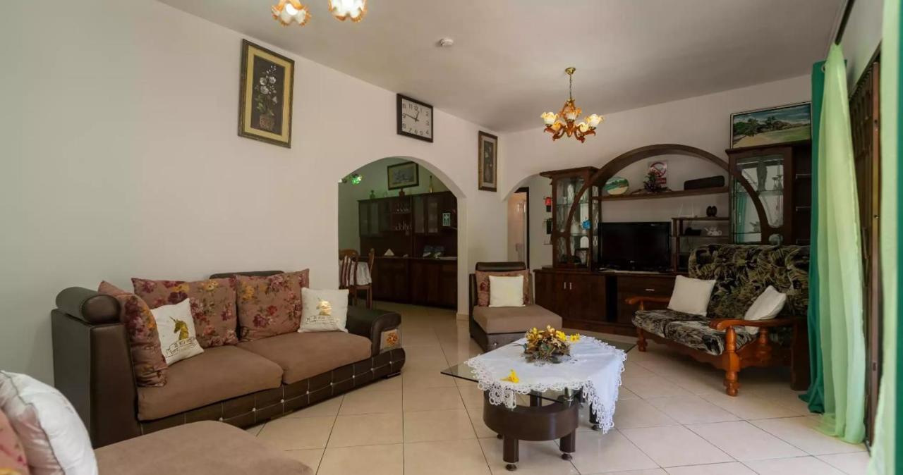 Appartamento Chez Benoit Self Catering Victoria Esterno foto