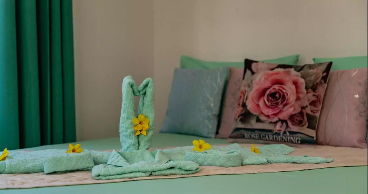 Appartamento Chez Benoit Self Catering Victoria Esterno foto