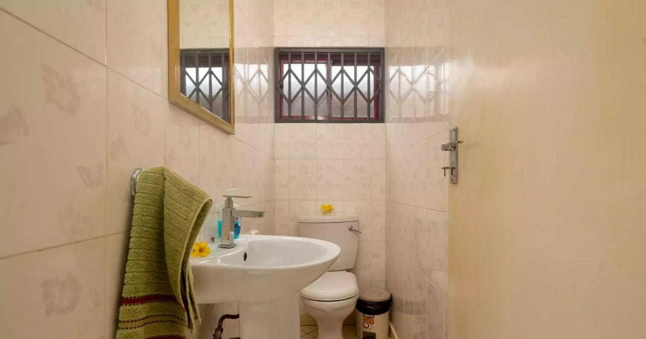 Appartamento Chez Benoit Self Catering Victoria Esterno foto