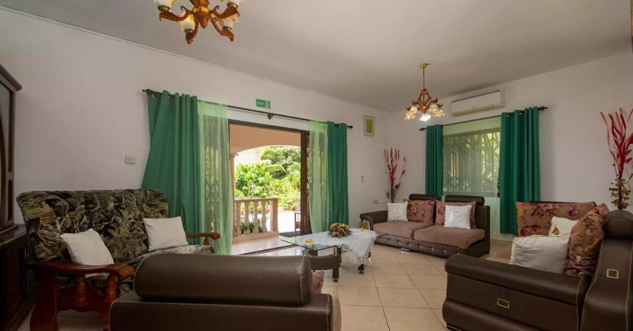 Appartamento Chez Benoit Self Catering Victoria Esterno foto