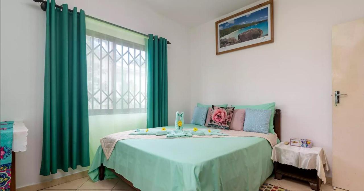Appartamento Chez Benoit Self Catering Victoria Esterno foto